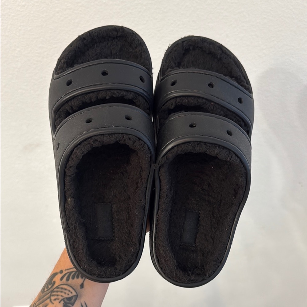CROCS Black Fuzzy Lined Slippers